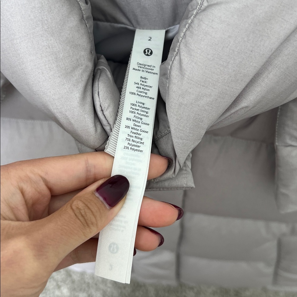 lululemon athletica Wunder Puffer Vest size 2 - Picture 7 of 7